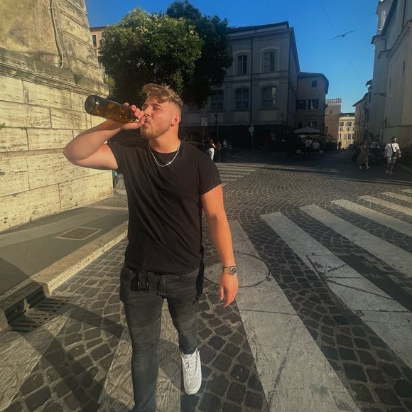 Meet your Posher, Kullen - Picture 1 of 1